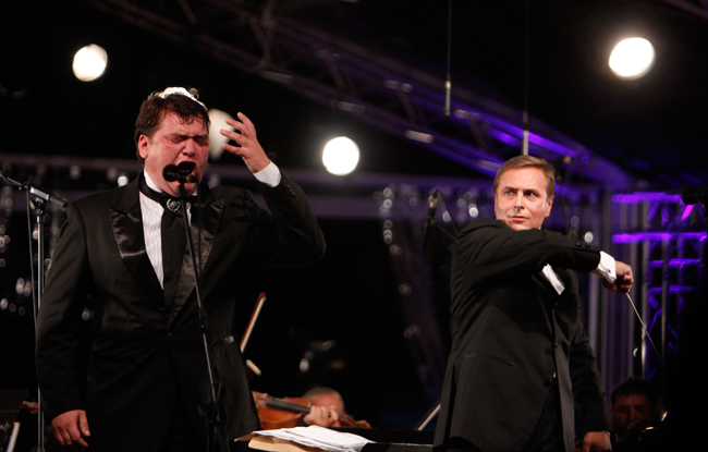 Vladimir Sheiko. Algeria. V International Festival of Symphonic Music. During the concert. Solois: Andrii Romanenko (tenor)