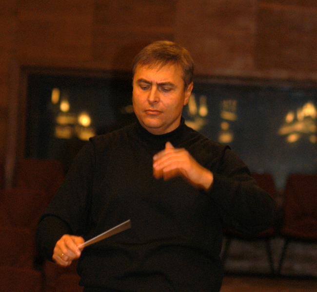 Vladimir Sheiko. In the Big Concert Recording Studio, during the rehearsal